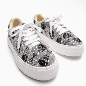 NWT Betsey Johnson Sidney Skulls Rhinestone Sneakers 🖤🤍💀✨